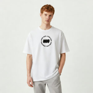 white T-short